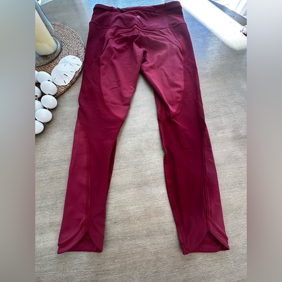 Lululemon women’s 8 lace mesh detail Burgundy Leggings - Picture 13 of 13